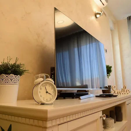 Apartment Tesla 70 With Secure Parking In The Garage Novi Sad