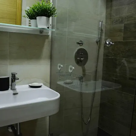 Apartman Tesla 70 With Secure Parking In The Garage Novi Sad