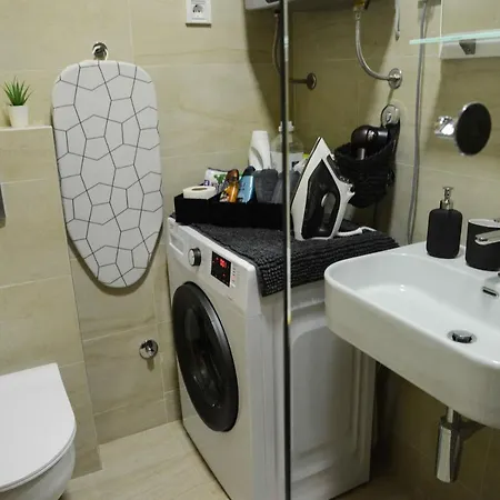 Tesla 70 With Secure Parking In The Garage Apartman Novi Sad