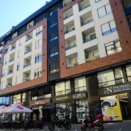 Tesla 70 With Secure Parking In The Garage Apartman